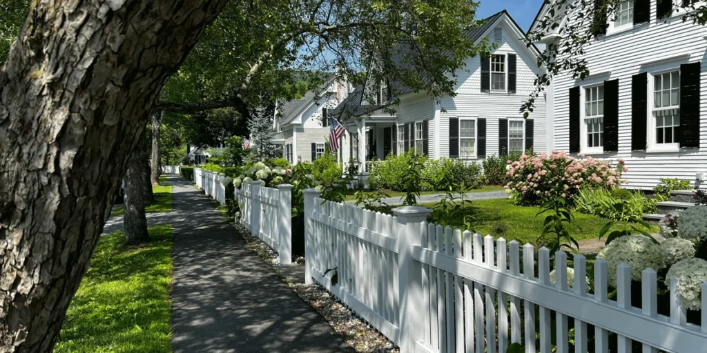Spring Hill Fence Contractors in Weeki Wachee, FL